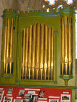 St Audries Barrel organ.JPG (181672 bytes)